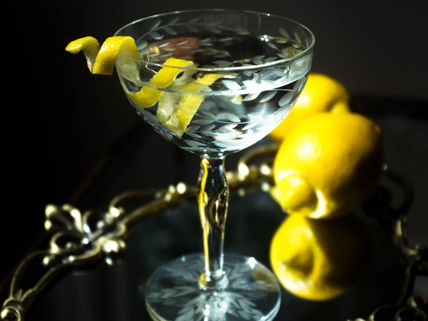 Pha Chế Ly Cocktail Martini Của Jame Bond Đúng Chất